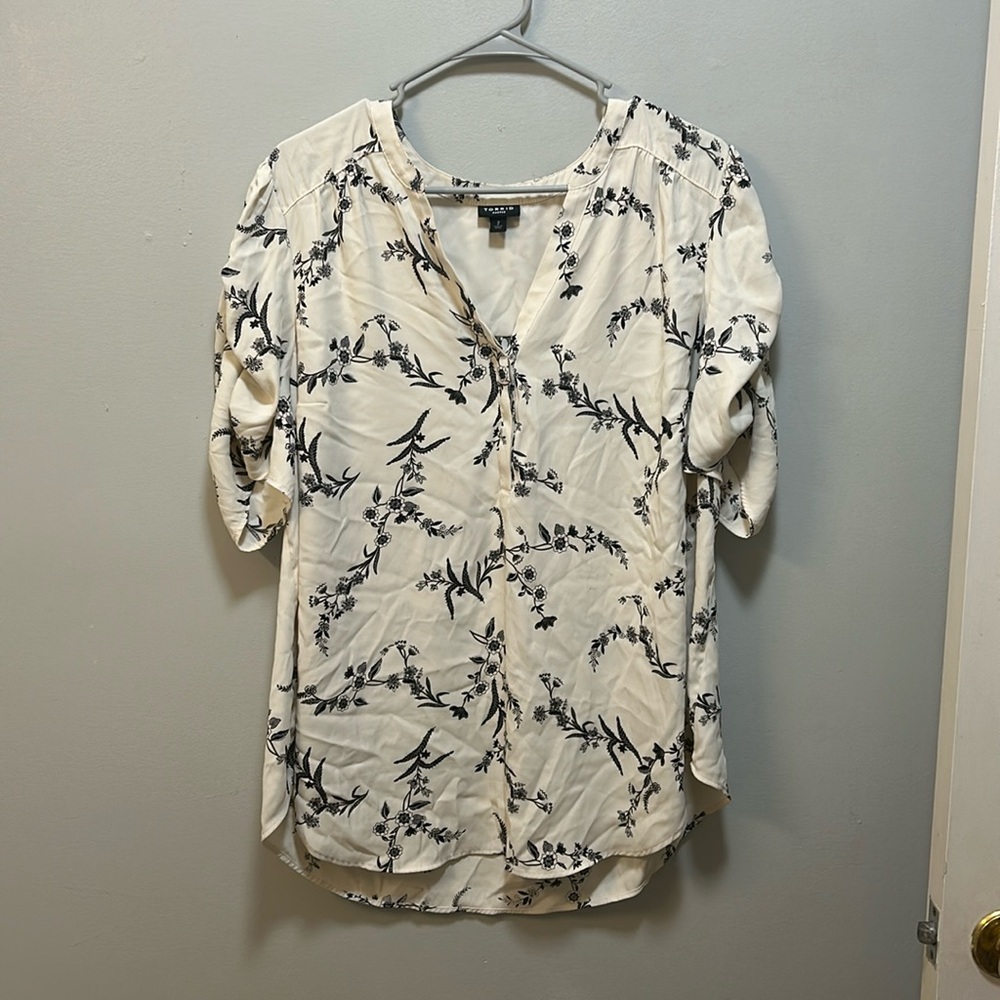 Cream blouse with black floral pattern from Torrid. Size 2/18-20.